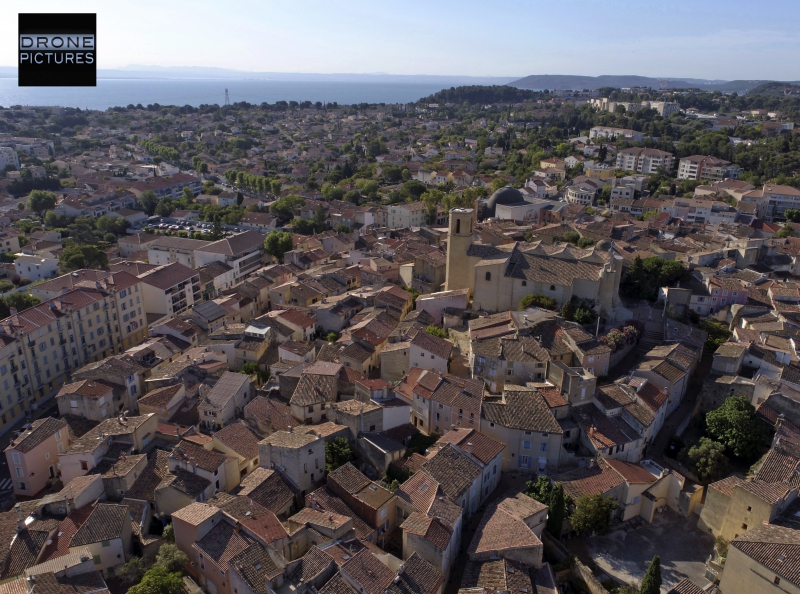 011-Photo aérienne par drone centre historique d'Istres