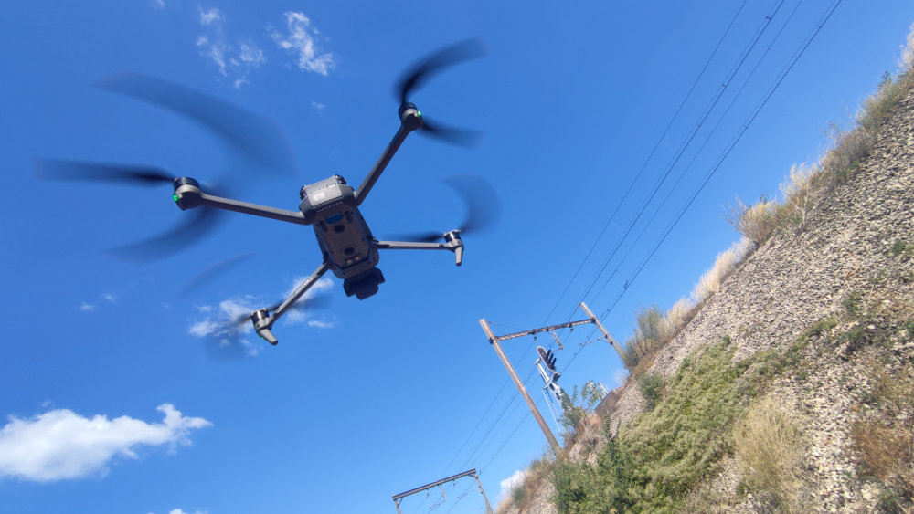 Drone Mavic 3 en vol - réglementation drone en Europe en 2024-Network