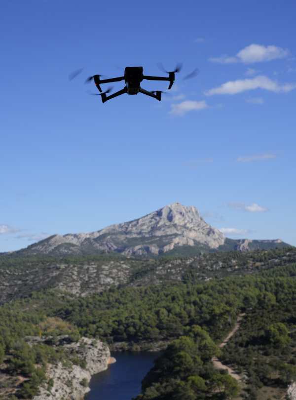 Mavic 3 et Sainte-Victoire © Drone-Pictures.com