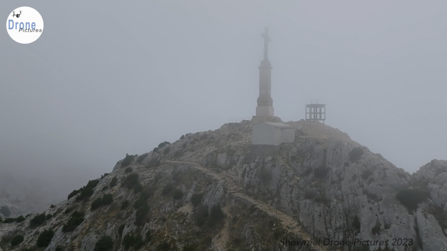 17-La Croix de Provence dans la brume, Montagne Sainte-Victoire, pour NHK - Drone Pictures-00022104