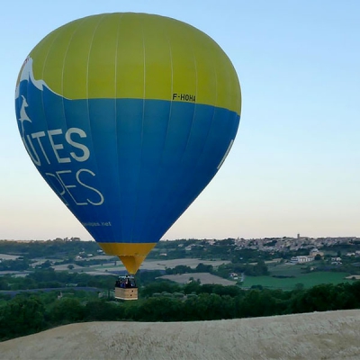 Photo aérienne lors d'un suivi de montgolfiere, Drome, France